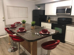 Large Home Accommodates up to 15 in Niagara Falls USA